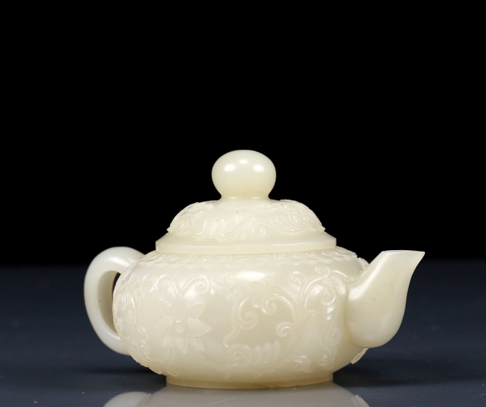 An Exquisite White Jade Lotus Pattern Teapot - 2
