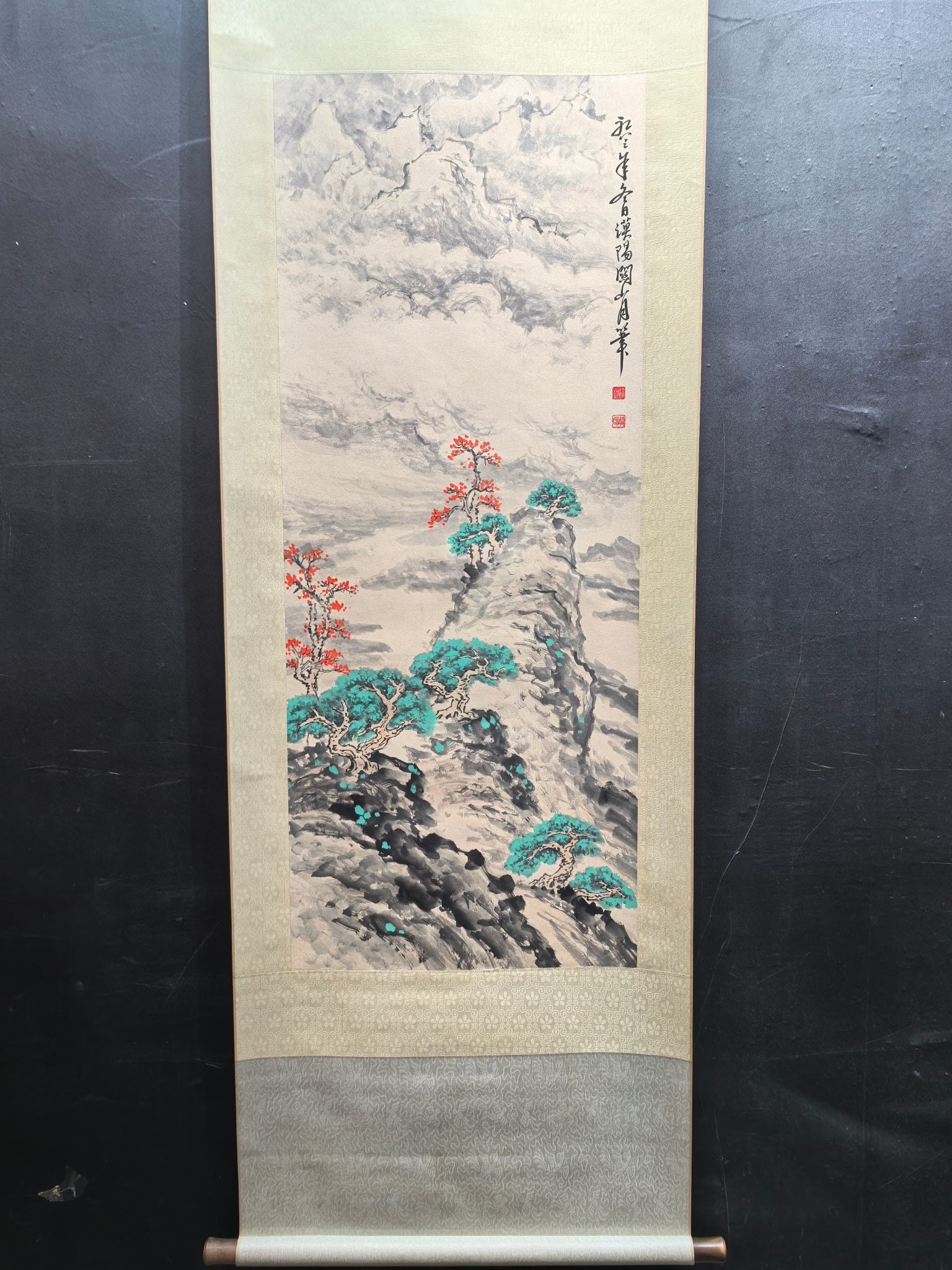 A Chinese Vertical Scroll Ink Painting of Flower on Paper,Guan Shanyue: A Chinese Vertical Scroll Ink Painting of Flower on Paper,Guan Shanyue,Size:18.1inx44.9in 一幅中国水墨花卉画立轴,关山ć
