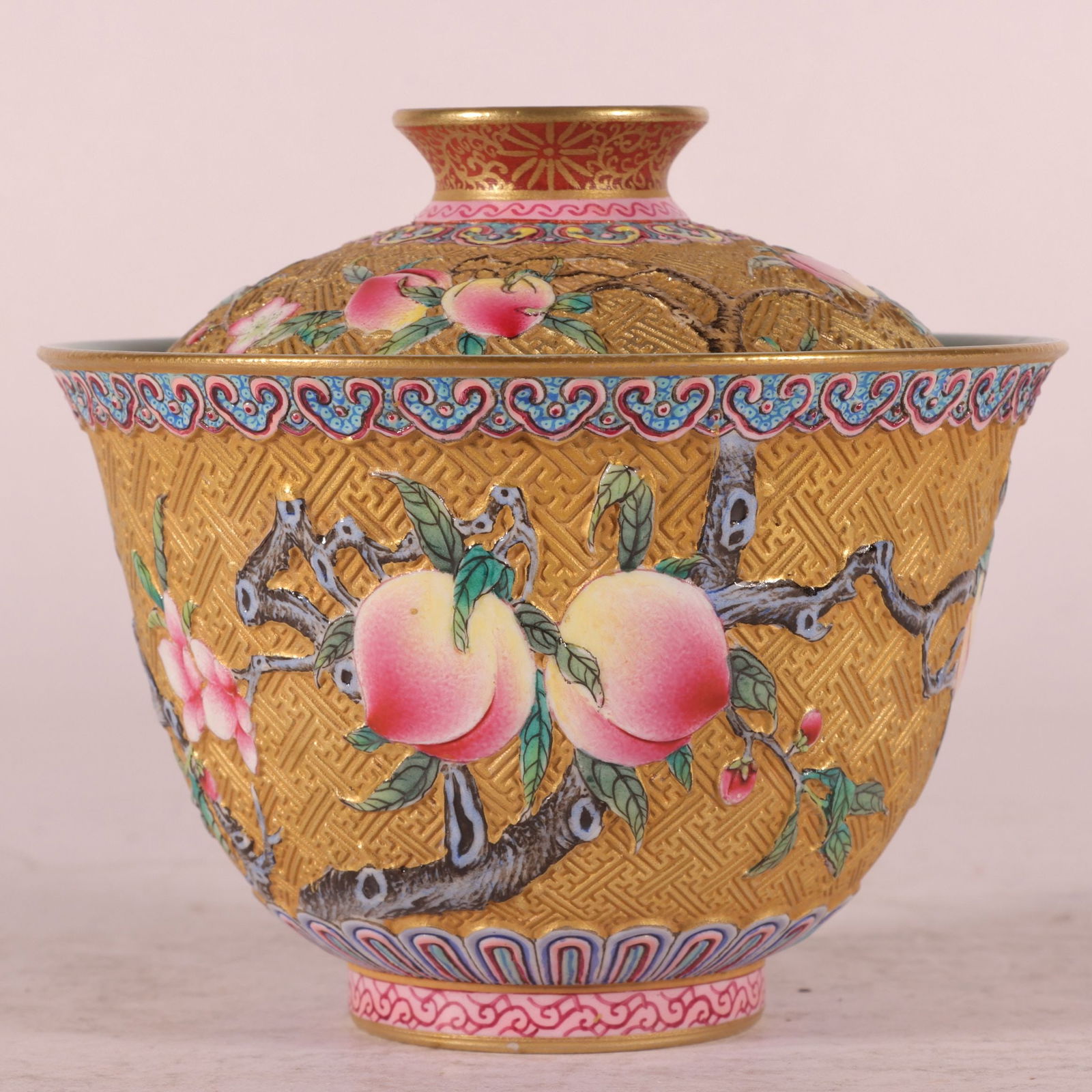 An Exquisite Enamel Gold Ground Bats and Peach Pattern Bowl with Cover: An Exquisite Enamel Gold Ground Bats and Peach Pattern Bowl with Cover,Qing Dynasty, China,Yongzheng Four-character Mark,Size:3.1inx3.7inx1.6in 珐琅彩金地福寿