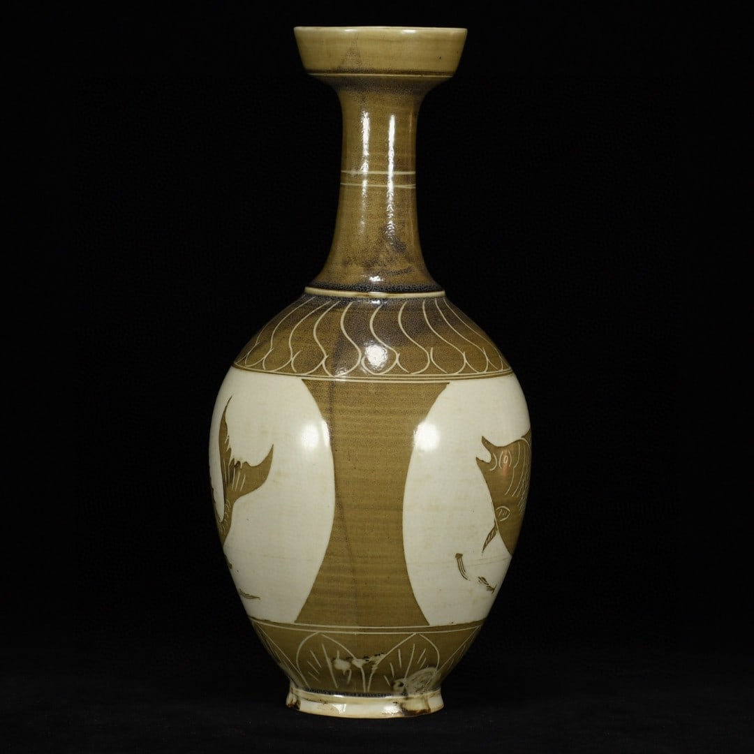 An Exquisite Ding yao Fish Pattern Vase - 2