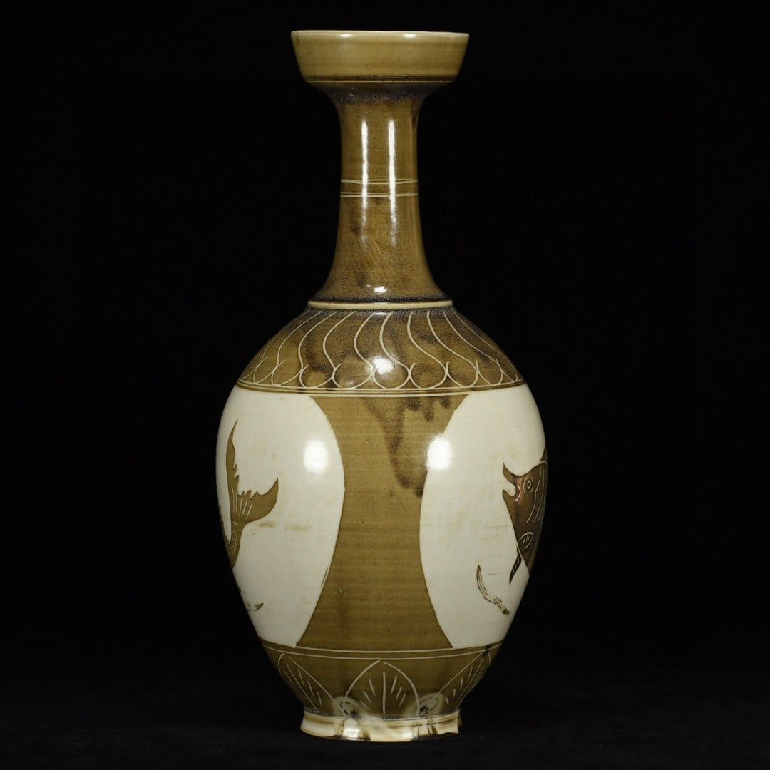 An Exquisite Ding yao Fish Pattern Vase - 4