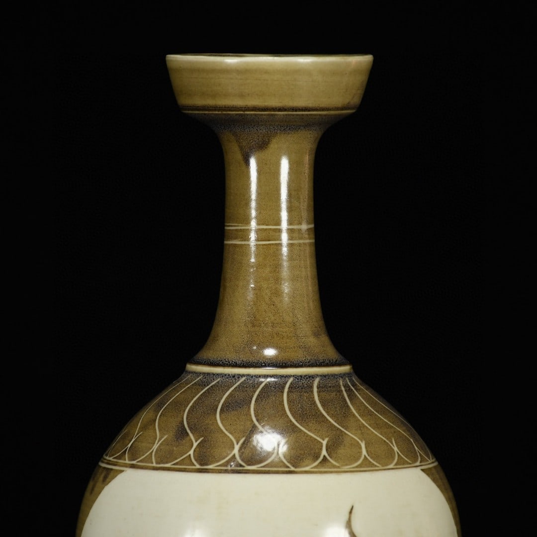 An Exquisite Ding yao Fish Pattern Vase - 5
