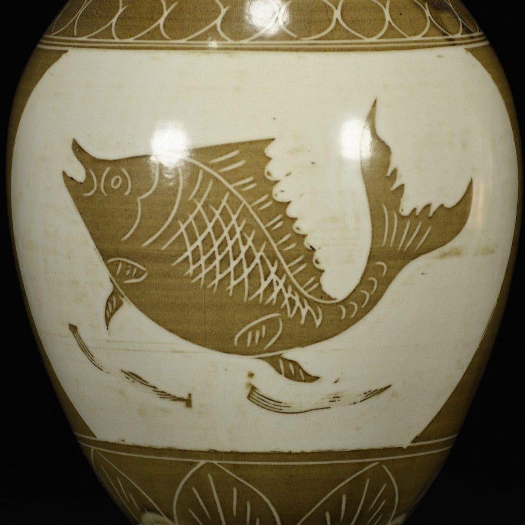 An Exquisite Ding yao Fish Pattern Vase - 6