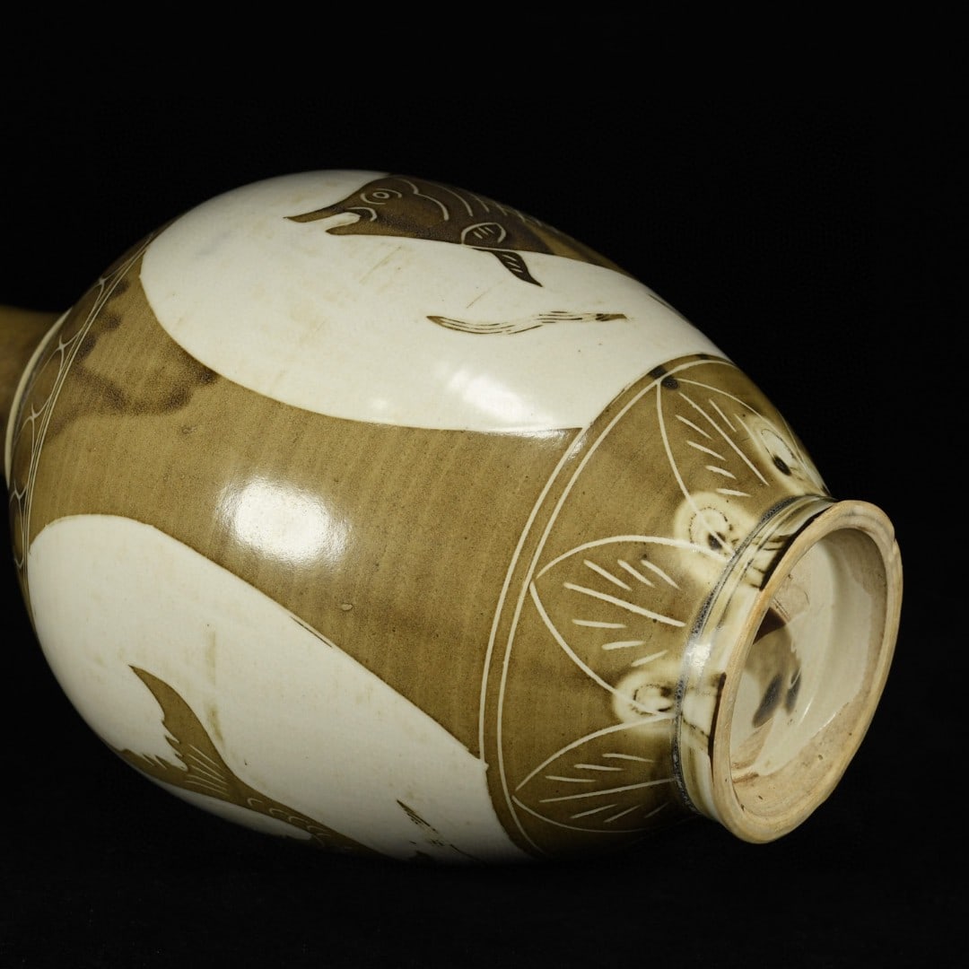 An Exquisite Ding yao Fish Pattern Vase - 8