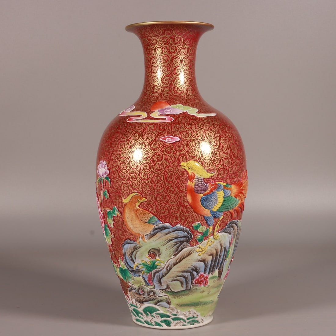 An Exquisite Enamel Painted Gold Flower and Bird Pattern Vase: An Exquisite Enamel Painted Gold Flower and Bird Pattern Vase,Qing Dynasty, China,Qianlong Six-character Mark,Size:10.3inx5.3in 