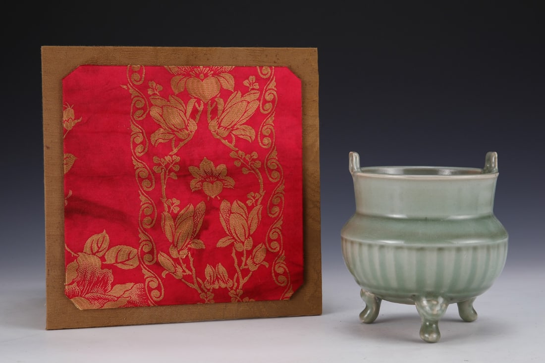 An Exquisite Longquan yao Double-Ears Tripod Censer: An Exquisite Longquan yao Double-Ears Tripod Censer,Song Dynasty, China,Size:5.4inx4.9in 龙泉窑双耳三足香炉,中国宋代