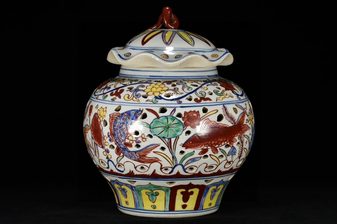 A Rare Wucai Hollow Hornwort Pattern Cover Jar: A Rare Wucai Hollow Hornwort Pattern Cover Jar,Ming Dynasty, China,Jiajing Six-character Mark,Size:11.8inx10.2in 