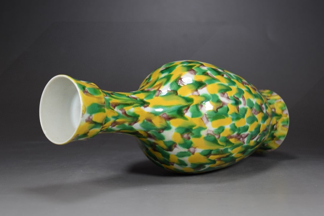 An Exquisite Biscuit Vase - 5