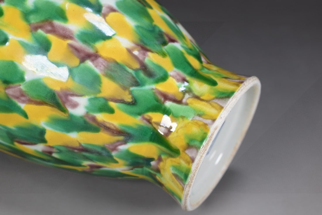 An Exquisite Biscuit Vase - 7