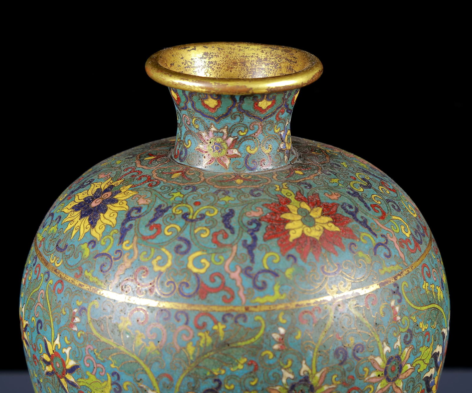 A Rare Cloisonne Flower Pattern Vase - 2