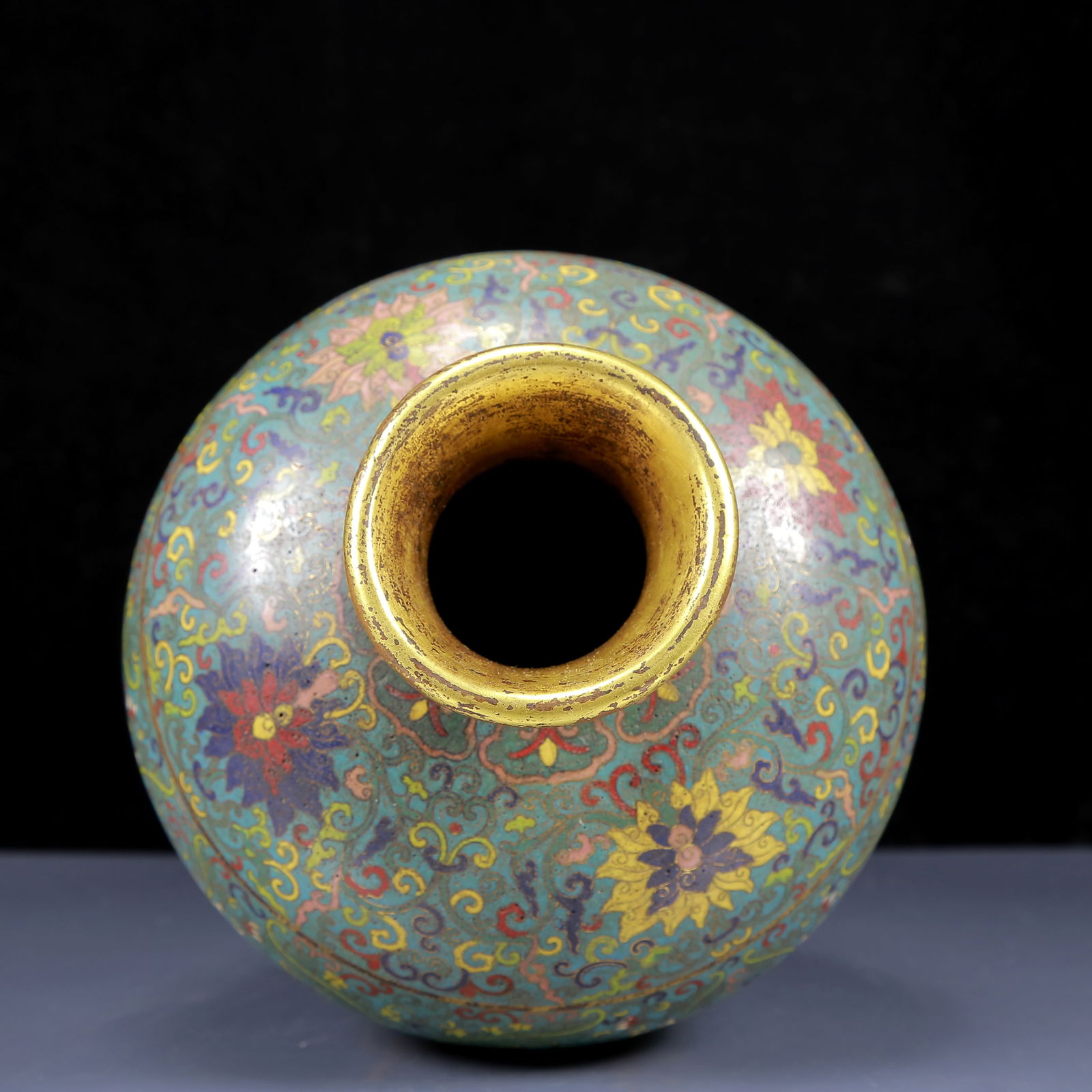 A Rare Cloisonne Flower Pattern Vase - 9