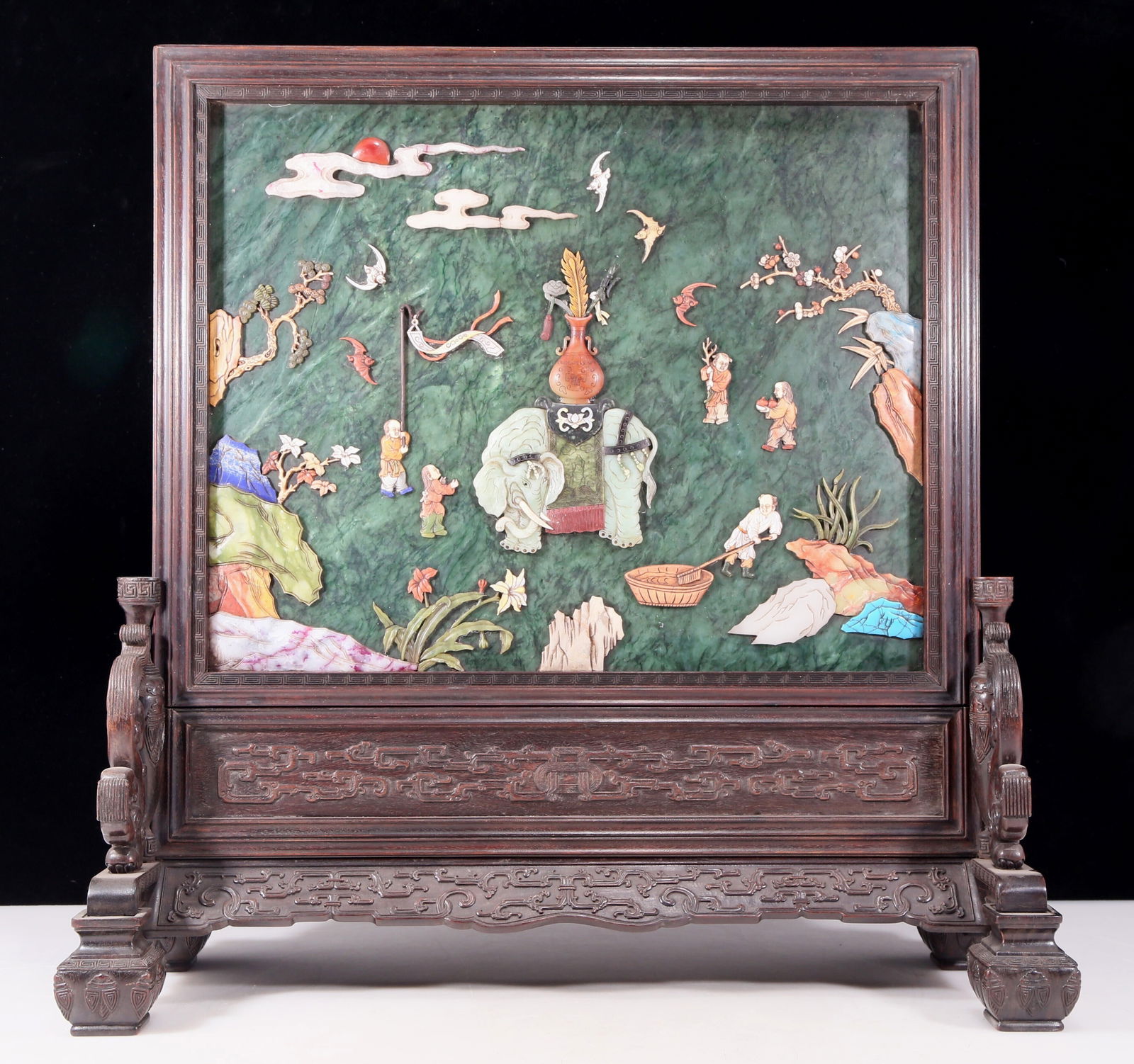 An exquisite zitanwood inlaid with jasper, gold and gemstone elephant pattern table screen: An exquisite zitanwood inlaid with jasper, gold and gemstone elephant pattern table screen. Qing Dynasty , China. zitanwood was used as the base material and gemstones were skillfully embedded, just