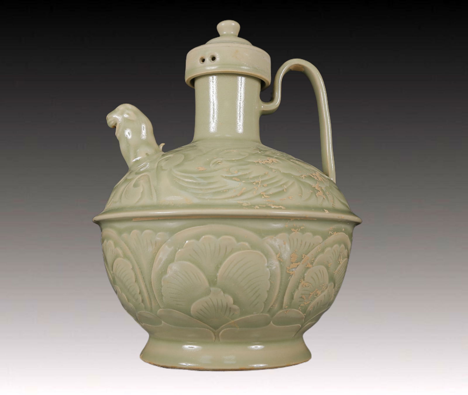 An Exquisite Long quan yao Flower and Phoenix Pattern Ewer: An Exquisite Long quan yao Flower and Phoenix Pattern Ewer,Song Dynasty, China,Size:7.5inx7.5inx9.4in,Weight:1300g 