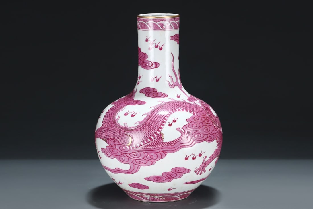 A Huge Ruby Red-Glazed Painted Gold Auspicious Cloud and Dragon Pattern Vase,With Vertical Scroll - 3