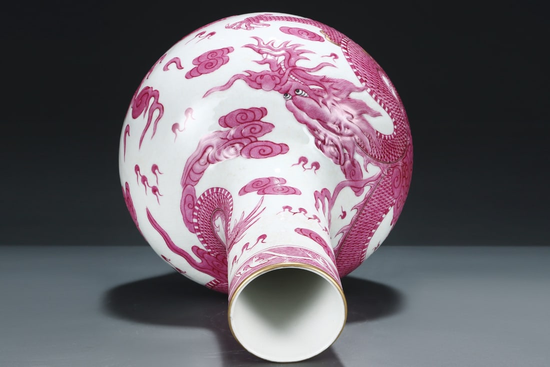 A Huge Ruby Red-Glazed Painted Gold Auspicious Cloud and Dragon Pattern Vase,With Vertical Scroll - 4