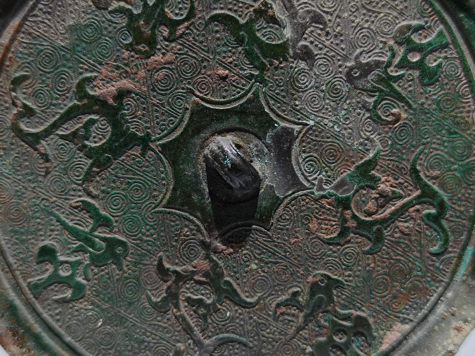 An Archaic Bronze Bird Pattern Round Mirror - 3