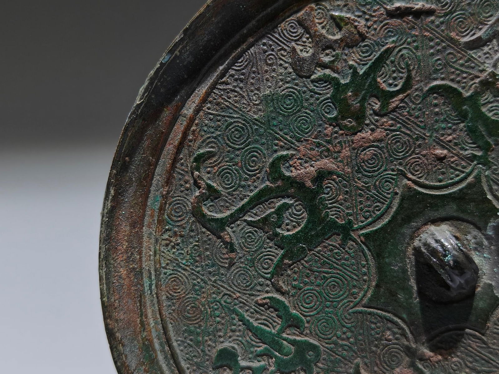 An Archaic Bronze Bird Pattern Round Mirror - 4