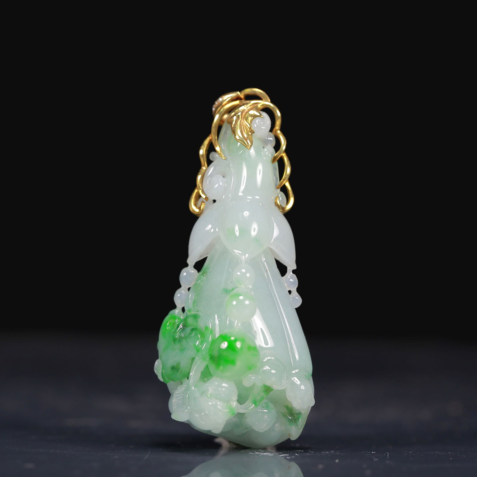 18K Gold Natural Jadeite Lotus Pendant, with Natural Diamond: 18K Gold Natural Jadeite Lotus Pendant,with Natural Diamond,Lotus patterns symbolize qualities of purity and sanctity. Additionally,the lotus is often used to signify prosperity,familial harmony,and
