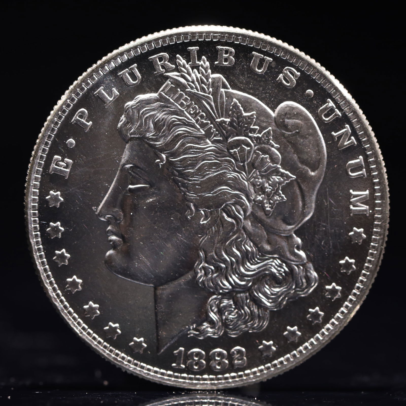 USA Morgan Dollar 1882 Coin: Obv: profile bust with date below and E PLURIBUS UNUM legend and stars around. Rev: eagle with In God we trust above within wreath with UNITED STATES OF AMERICA ONE DOLLAR legend. IN GOD WE TRUST /