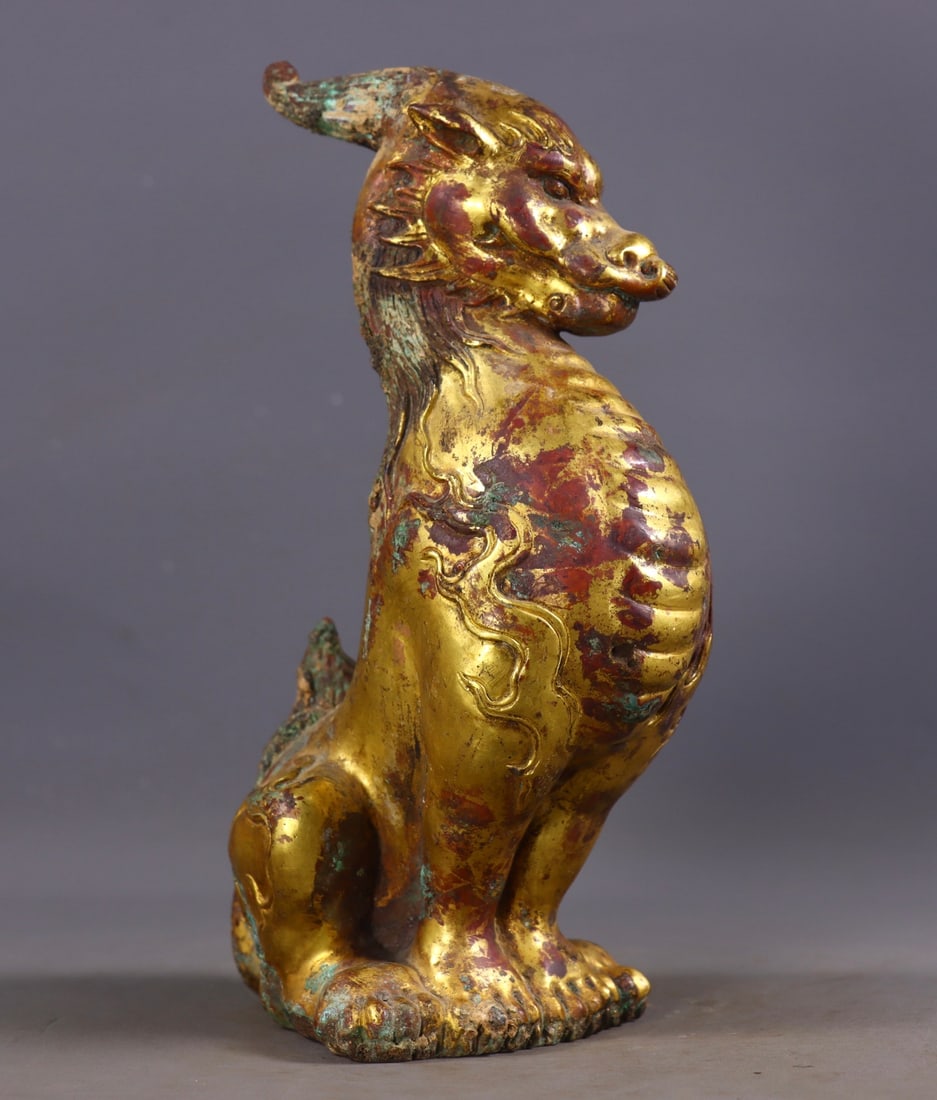 An Exquisite Gilt Bronze Dragon Ornament: An Exquisite Gilt Bronze Dragon Ornament,the Warring States period in China,Size:8.9inx4.7inx3.5in,Weight:1143g 