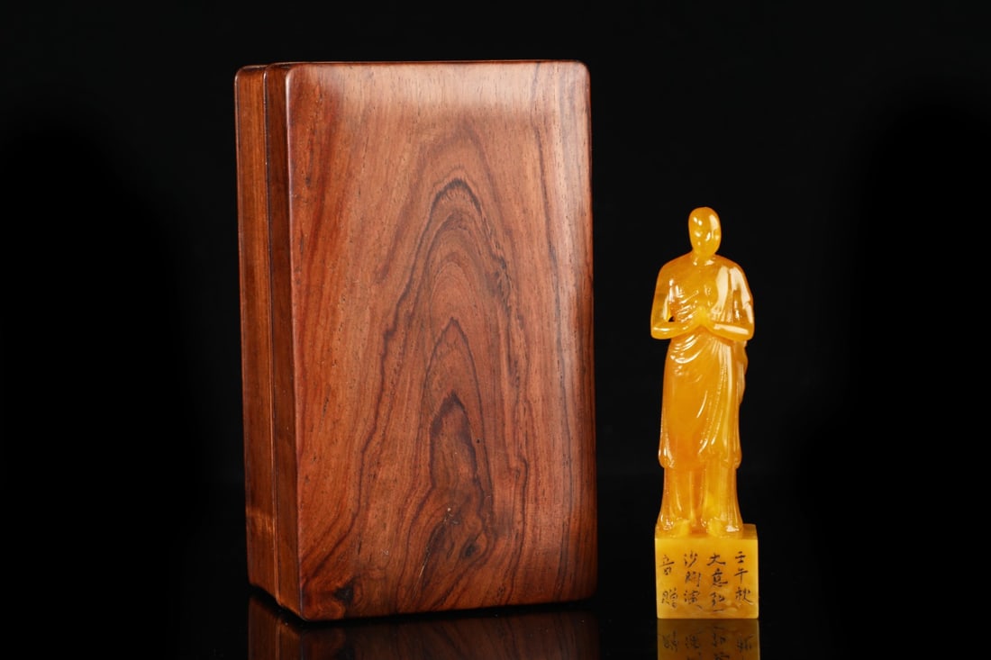 An Exquisite Tianhuang Stone Buddha Pattern Seal Seal: An Exquisite Tianhuang Stone Buddha Pattern Seal Seal,Qing Dynasty, China,Hongyi Mark,Size:3.9inx1in,Weight:68g 