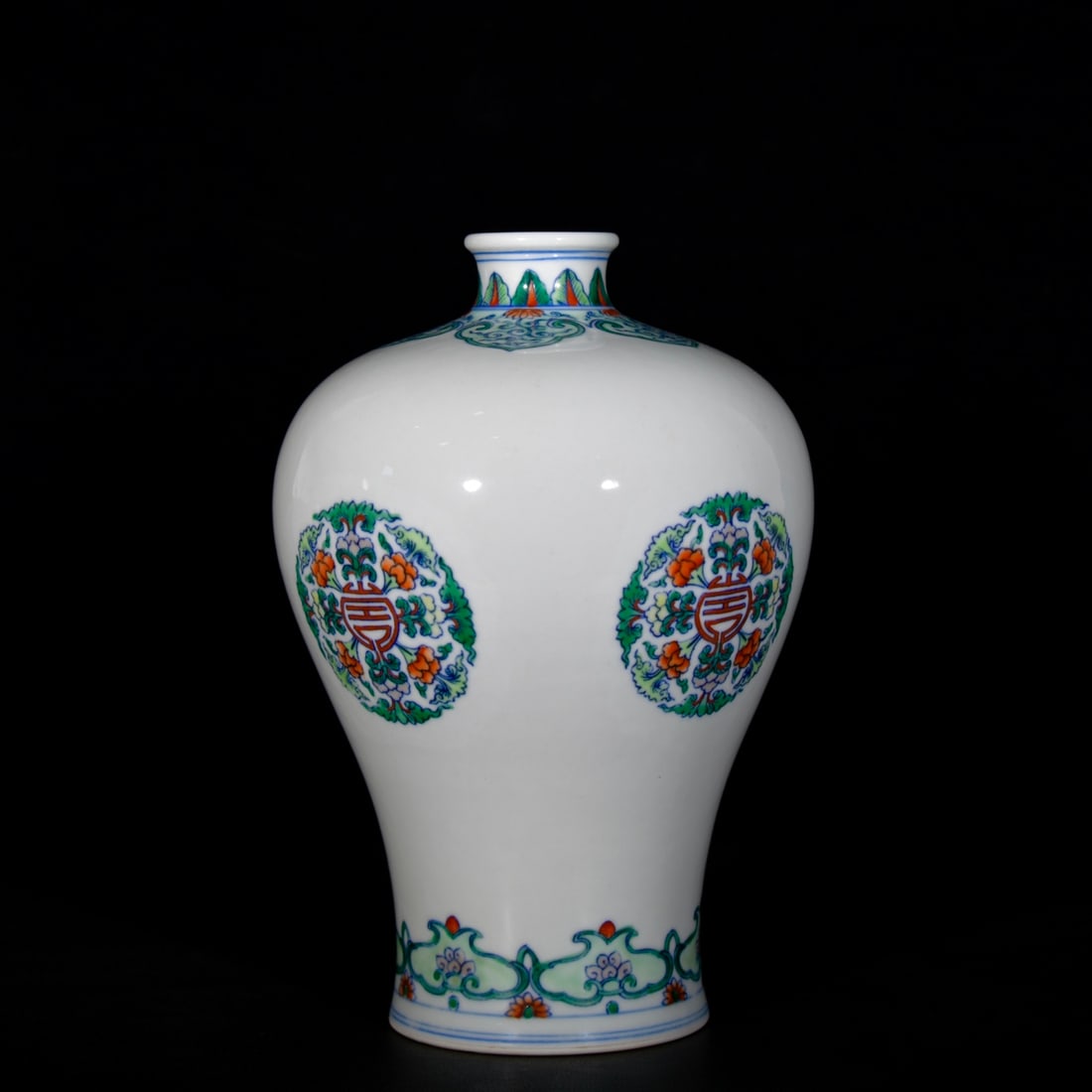 An Exquisite Doucai Flower Pattern Vase - 5