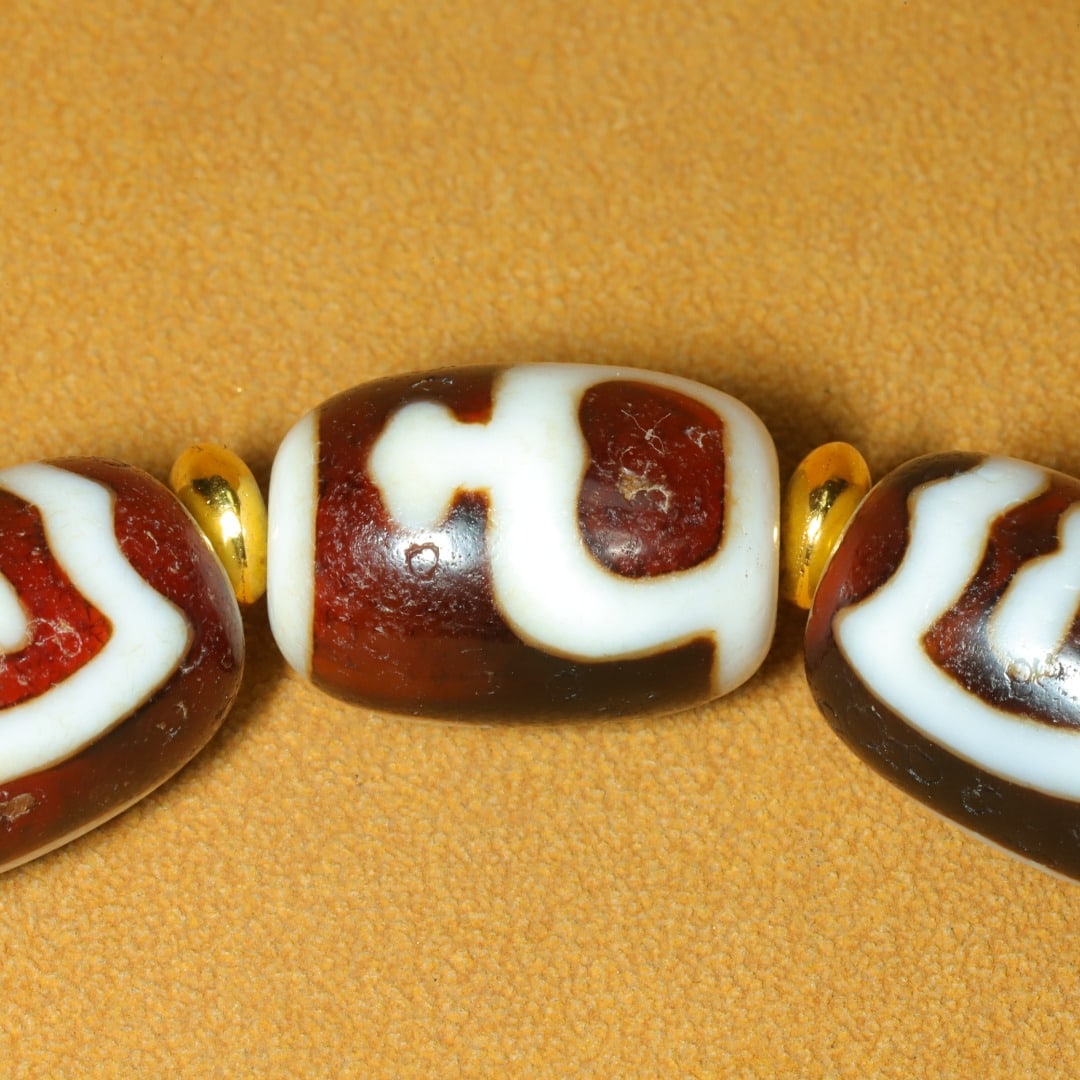 An Exquisite Dzi Bead Bracelets - 3