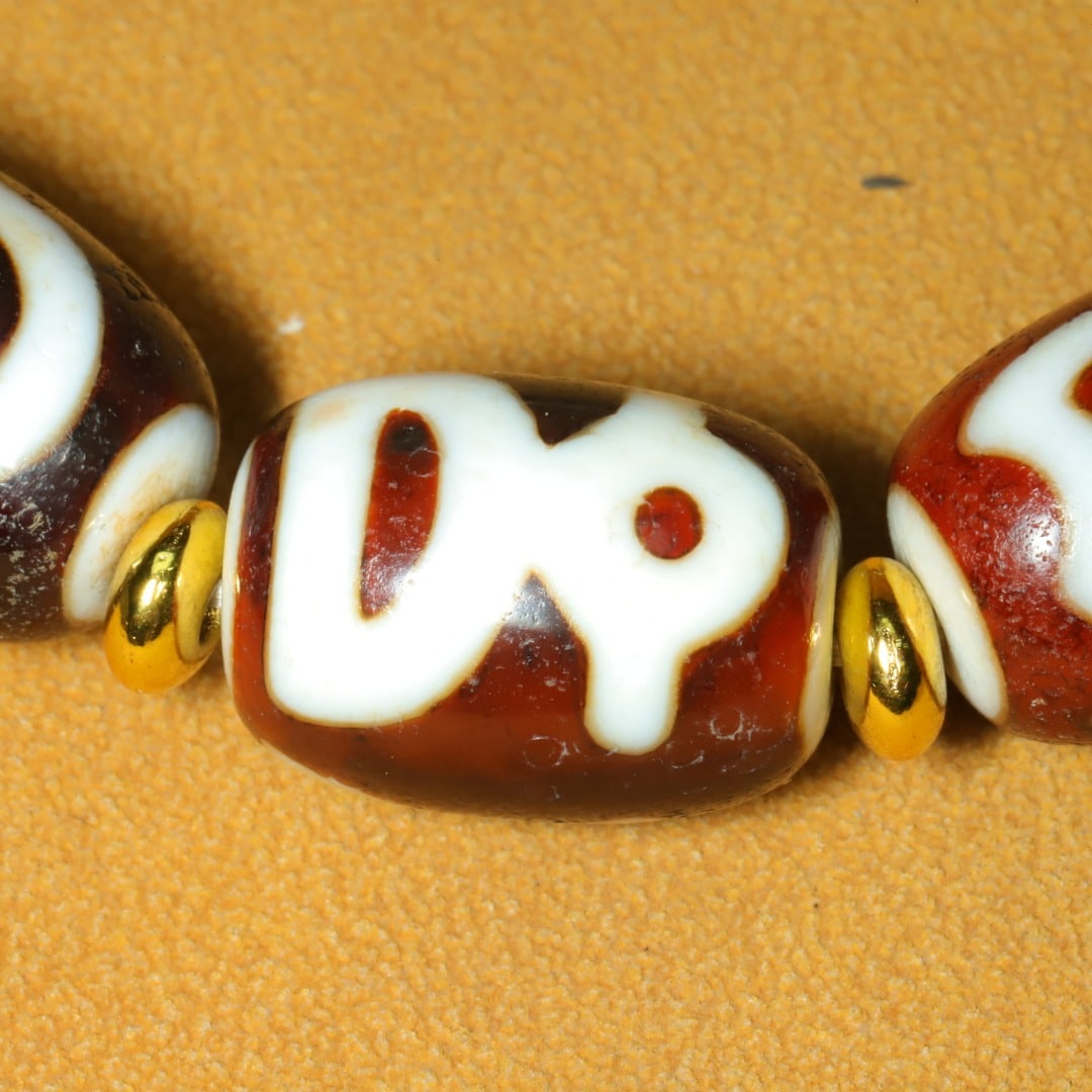 An Exquisite Dzi Bead Bracelets - 4