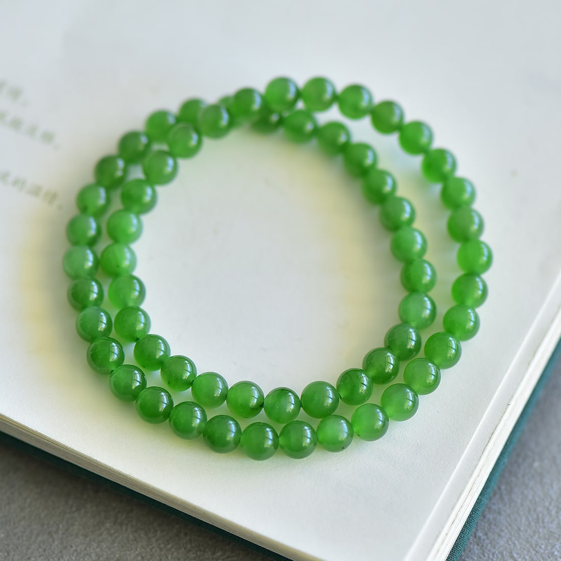 An Exquisite Jasper Bracelets: An Exquisite Jasper Bracelets,Size:6mm 寓意:好事成双 招财纳福『浓郁的碧绿色,绿的૾