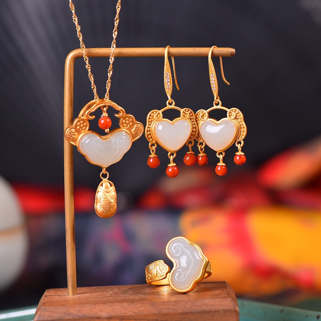 A Set of Fine Sterling Silver-Gold Plated Inlaid White Jade Jewelrys: A Set of Fine Sterling Silver-Gold Plated Inlaid White Jade Jewelrys,Size:(Pendant)11mmx17mm,(Earrings)10mmx12mm,(Ring)12mmx17mm 