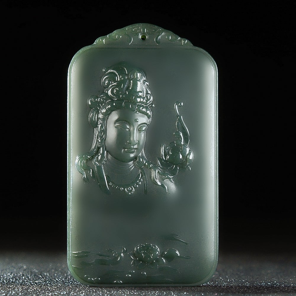 An Exquisite Sapphire Landscape and Avalokitesvara Pattern Pendant: An Exquisite Sapphire Landscape and Avalokitesvara Pattern Pendant,Size:39mmx68mm (寓意)寓意吉祥 玉脂温润 