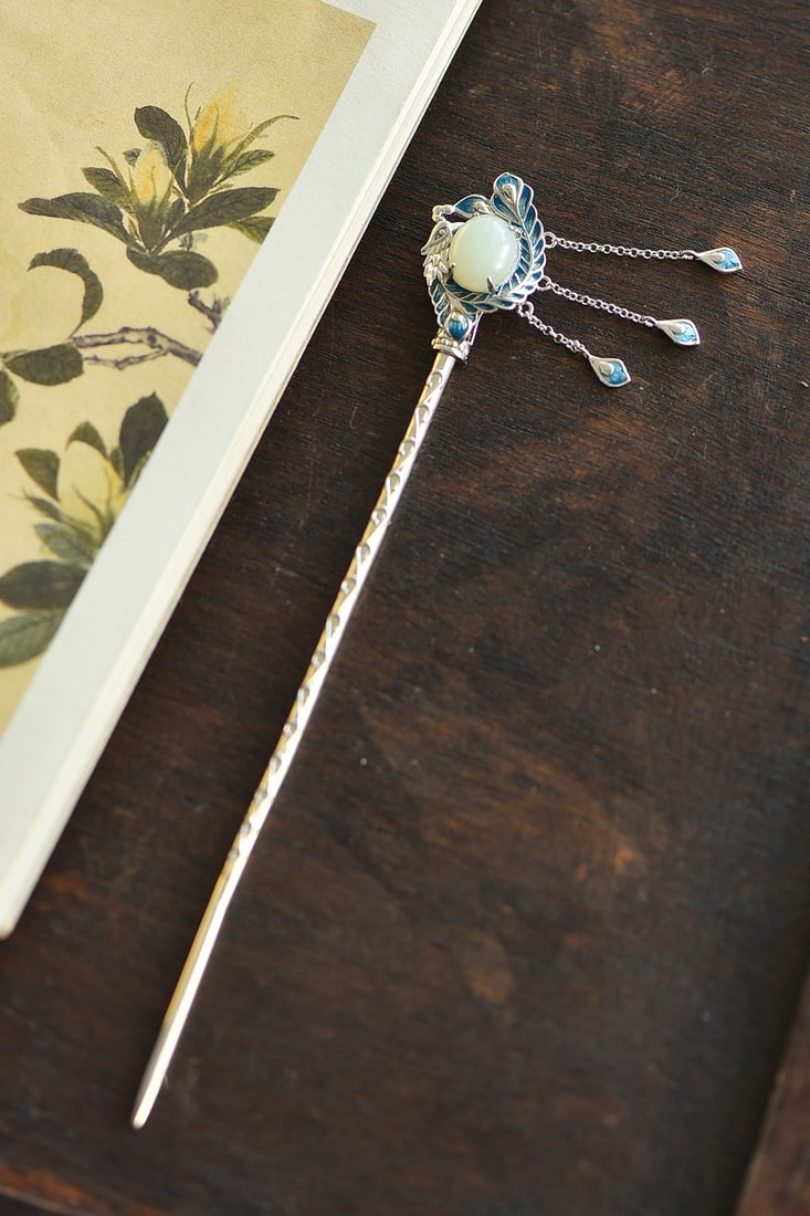 An Exquisite Sterling Silver Inlaid White Jade Hairpin: An Exquisite Sterling Silver Inlaid White Jade Hairpin,Size:10mmx12mm 纯银镶白玉发簪