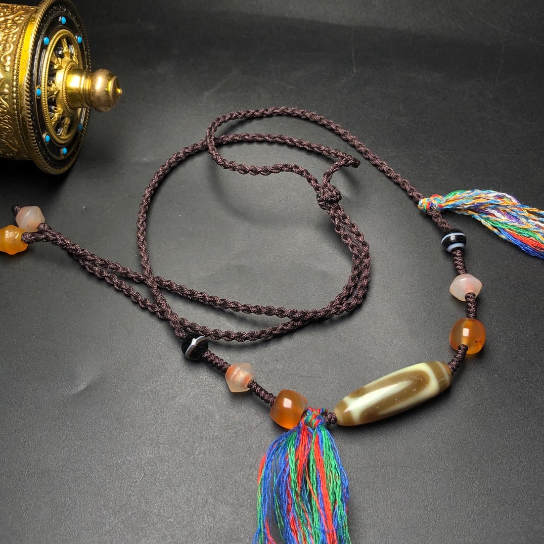 An Exquisite Dzi Bead Necklace: An Exquisite Dzi Bead Necklace,Size:37mmx11mm 天珠项链