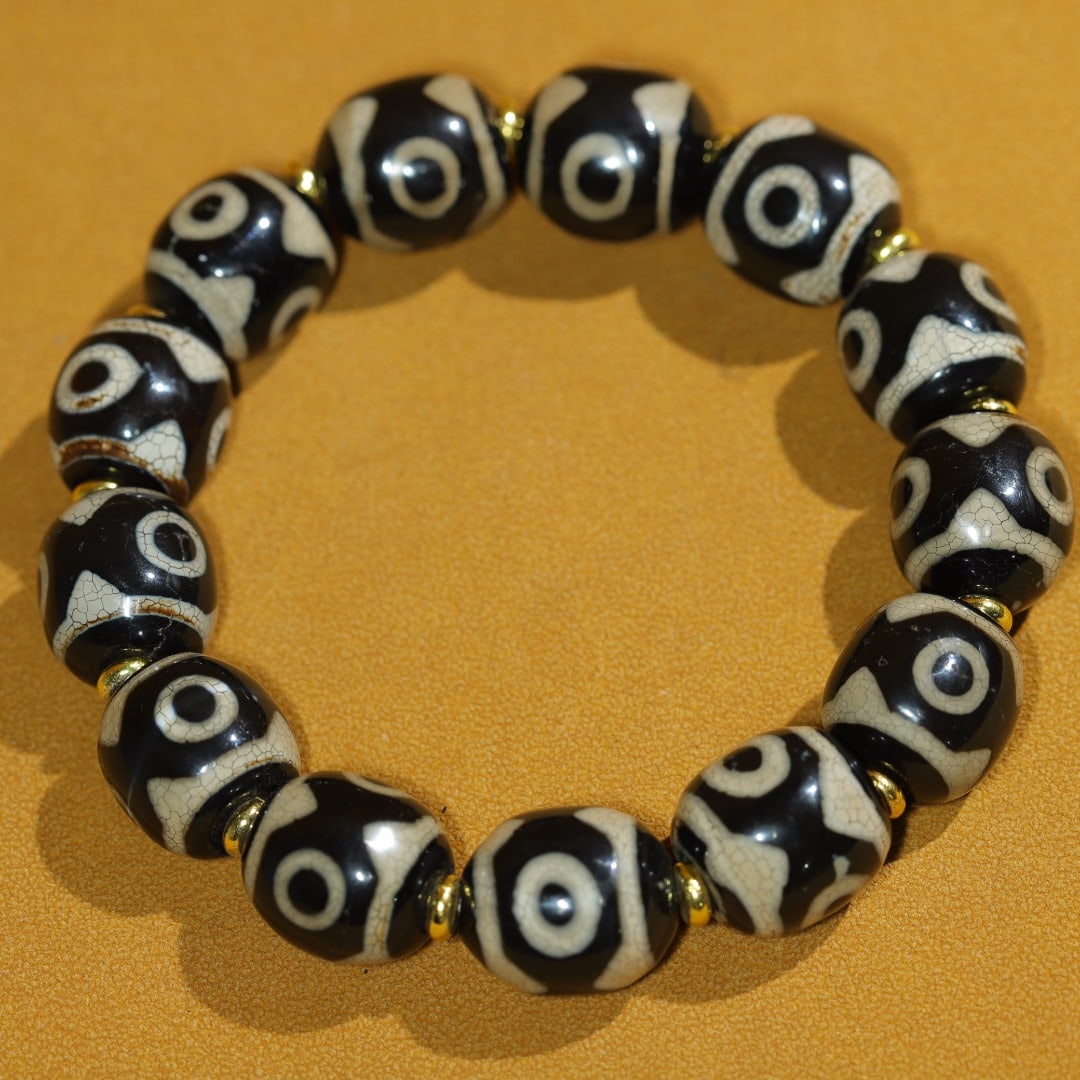 An Exquisite Dzi Bead Bracelets - 3