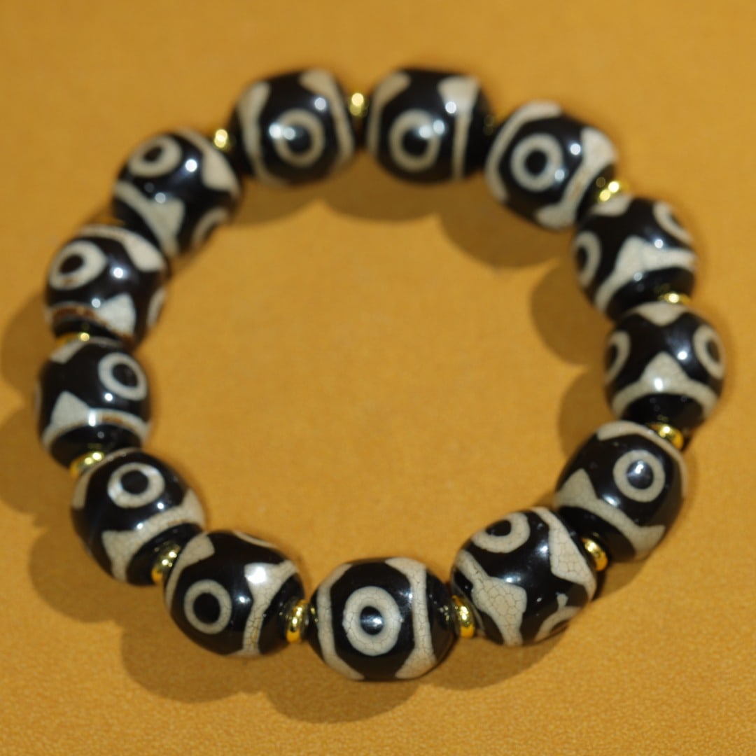 An Exquisite Dzi Bead Bracelets - 4