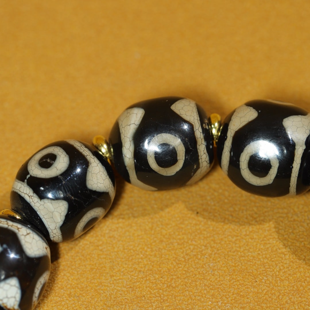 An Exquisite Dzi Bead Bracelets - 5