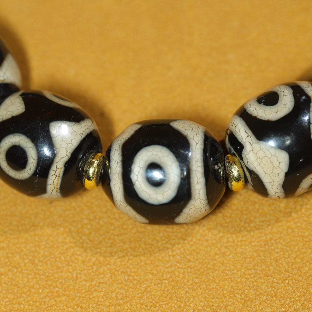 An Exquisite Dzi Bead Bracelets - 6