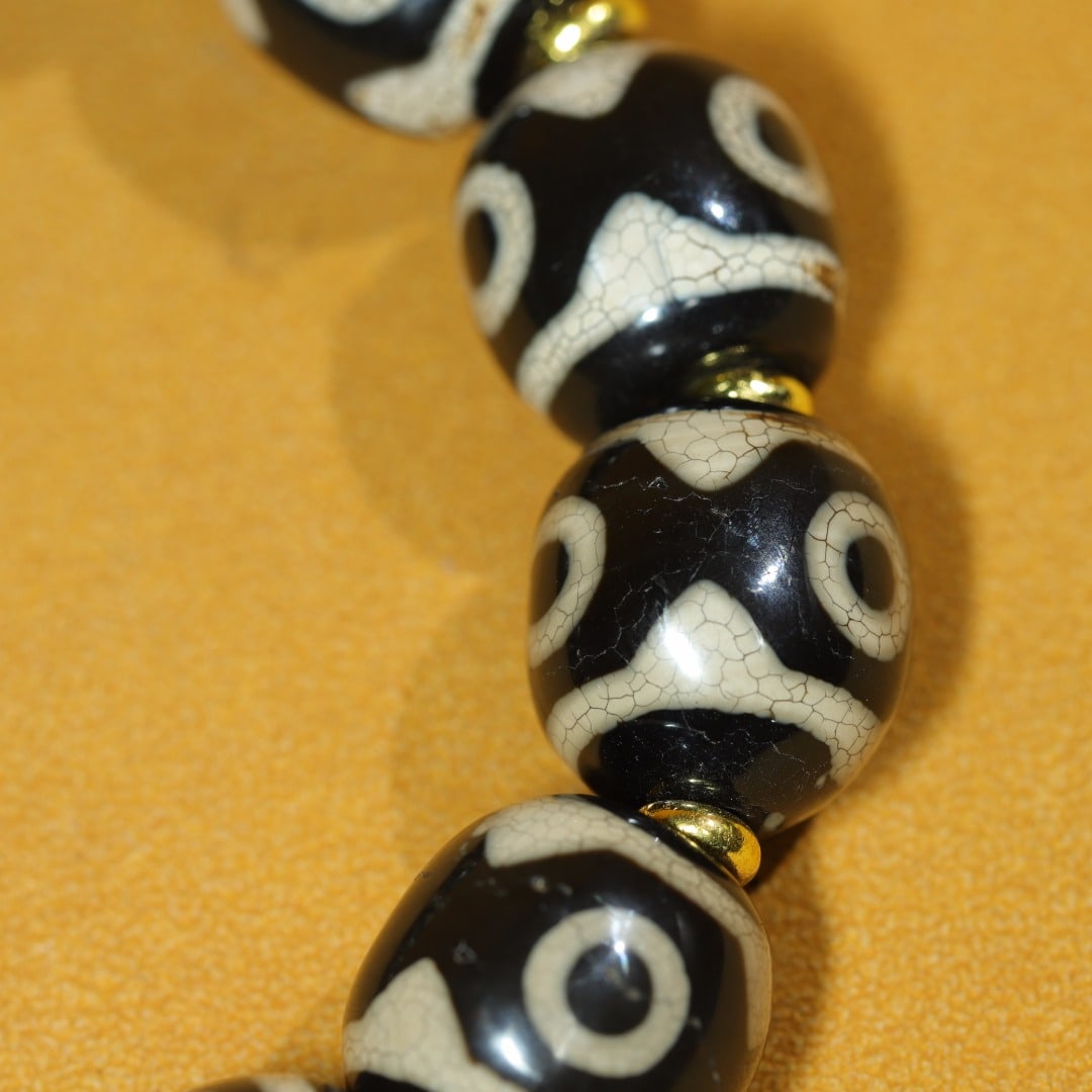 An Exquisite Dzi Bead Bracelets - 8