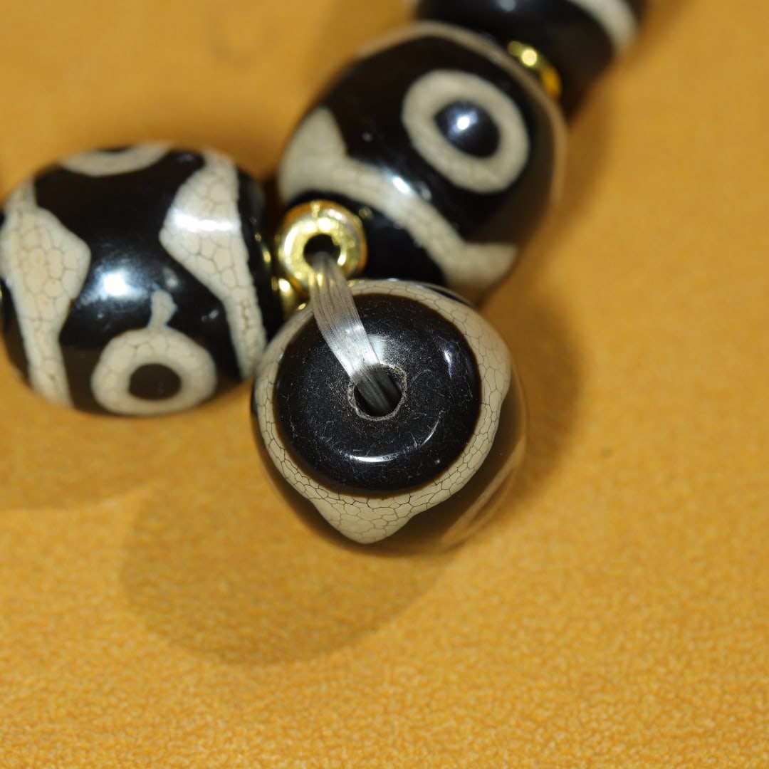 An Exquisite Dzi Bead Bracelets - 9