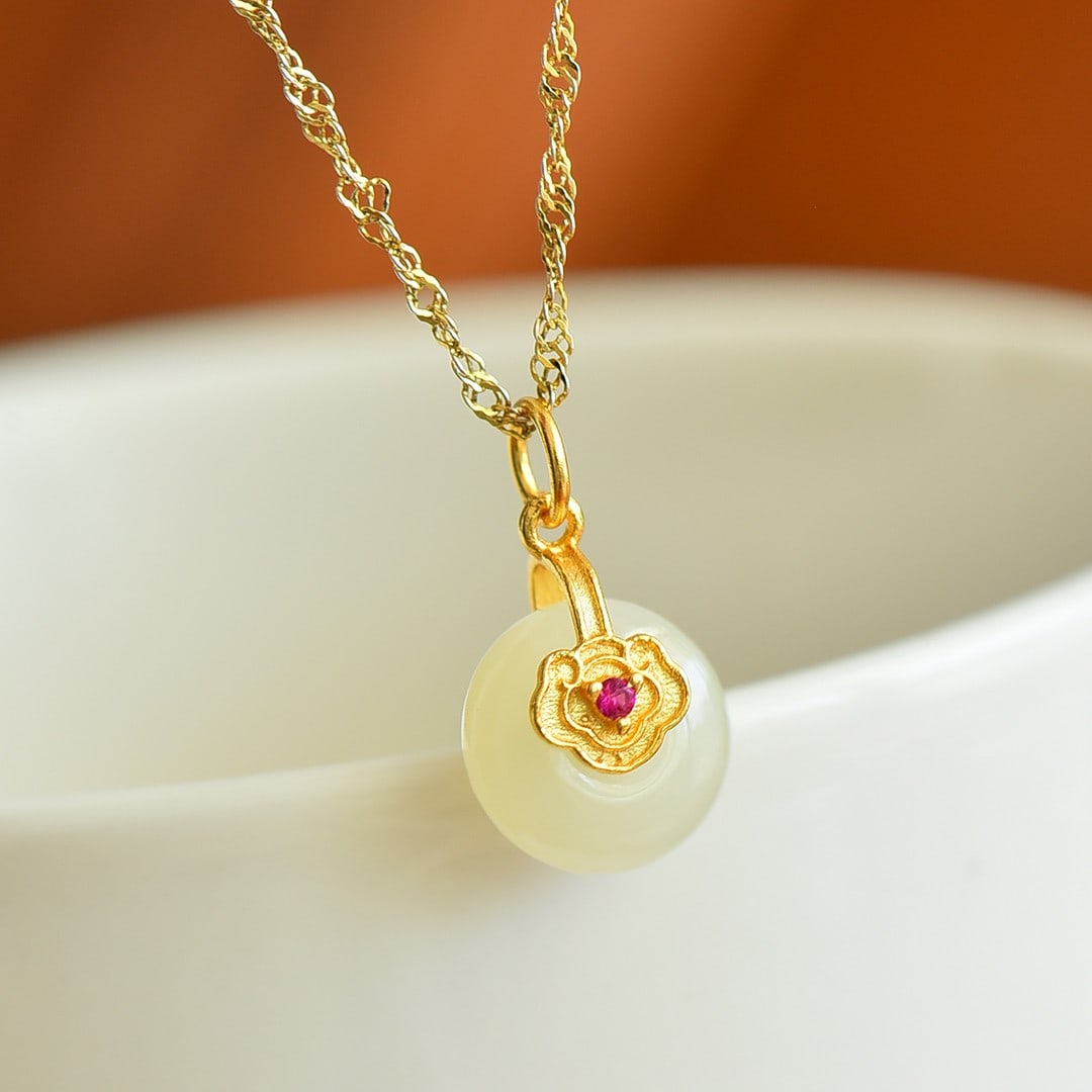 An Exquisite Sterling Silver-Gold Plated Inlaid White Jade Pendant: Sterling Silver-Gold Plated Inlaid White Jade Pendant , Size :10mmx10mm 纯银镀金镶白玉吊坠,尺寸:10mmx10mm