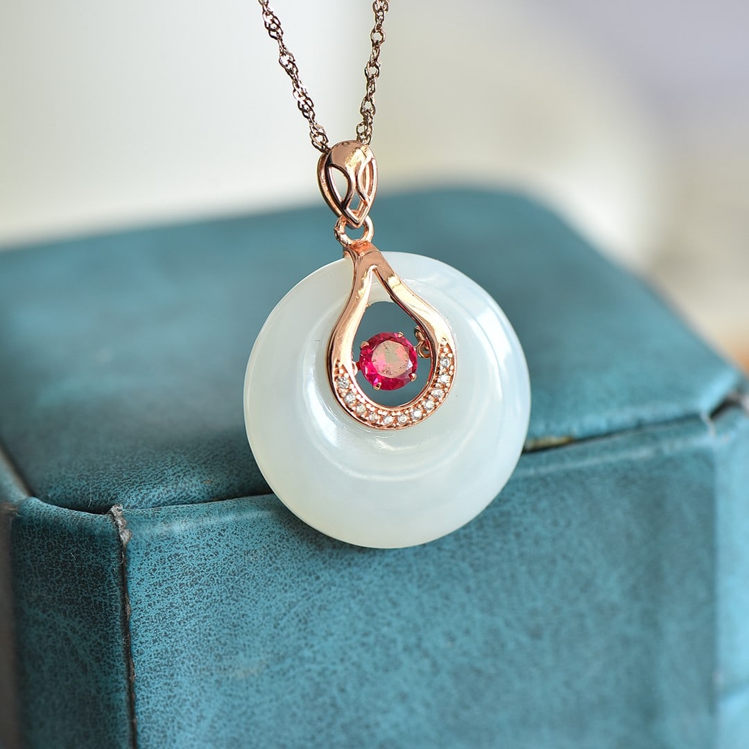 An Exquisite Sterling Silver-Gold Plated Inlaid White Jade Pendant: An Exquisite Sterling Silver-Gold Plated Inlaid White Jade Pendant,Size:25mmx25mm 纯银镀金镶白玉吊坠