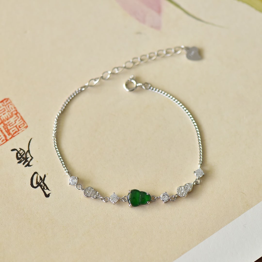 An Exquisite Sterling Silver Inlaid Jadeite Gourd Bracelets,Inlaid Diamond: An Exquisite Sterling Silver Inlaid Jadeite Gourd Bracelets,Inlaid Diamond,Size:6mmx8mm 纯银镶翡翠葫芦手链,嵌钻石
