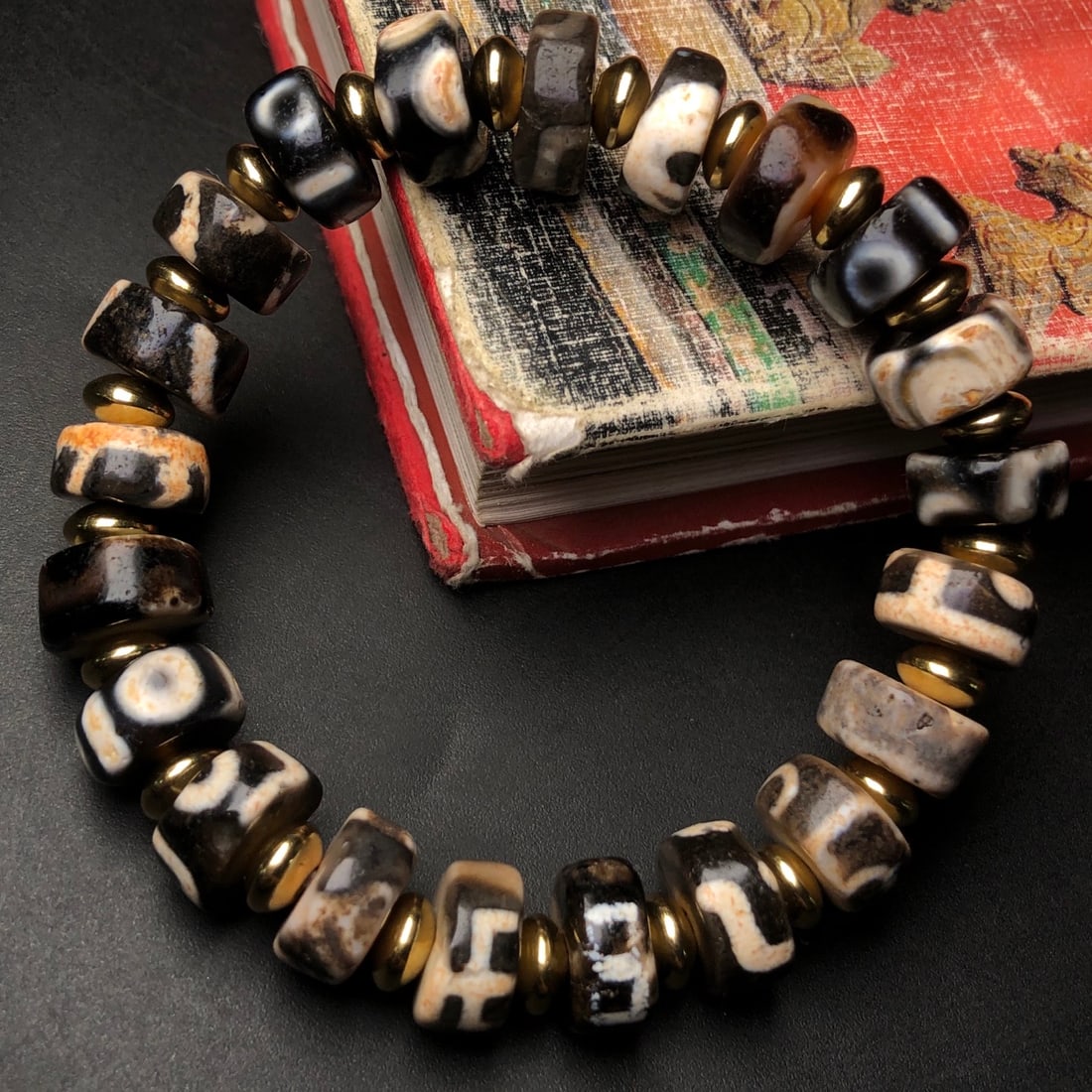 An Exquisite Dzi Bead Bracelets - 5