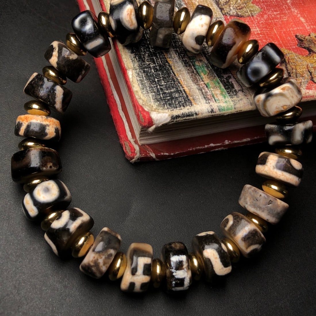 An Exquisite Dzi Bead Bracelets - 6