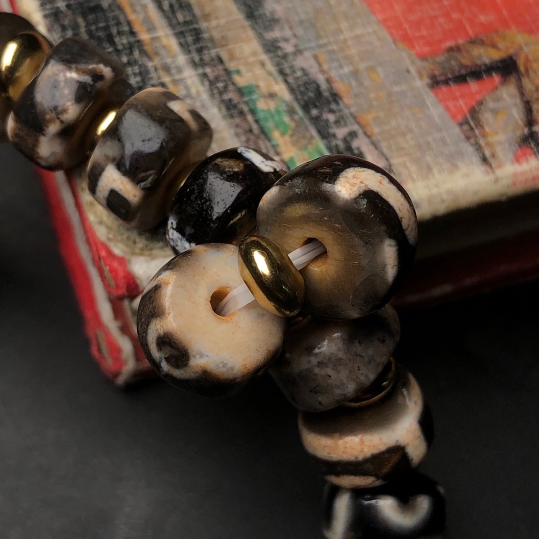 An Exquisite Dzi Bead Bracelets - 9