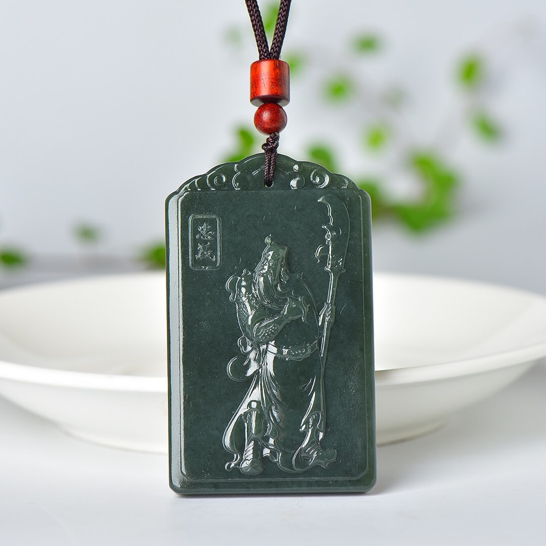 An Exquisite Sapphire Guangong Pattern Pendant: An Exquisite Sapphire Guangong Pattern Pendant,Size:41mmx68mm (寓意)寓意吉祥 招财纳福 青玉关公像纹୮