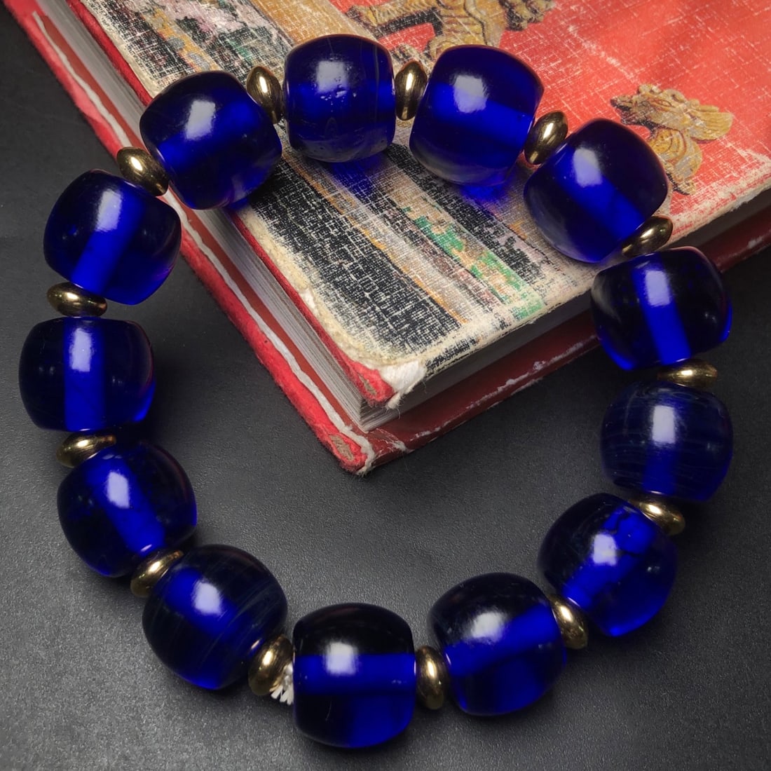 An Exquisite Glass Bracelets: An Exquisite Glass Bracelets,Size:17mmx14mm 琉璃手串