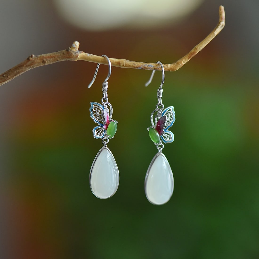 A Pair of Exquisite Sterling Silver Inlaid White Jade Earrings,Inlaid Jaspers: A Pair of Exquisite Sterling Silver Inlaid White Jade Earrings,Inlaid Jasper,Size:8mmx16mm 一对纯银镶白玉耳环，嵌碧玉