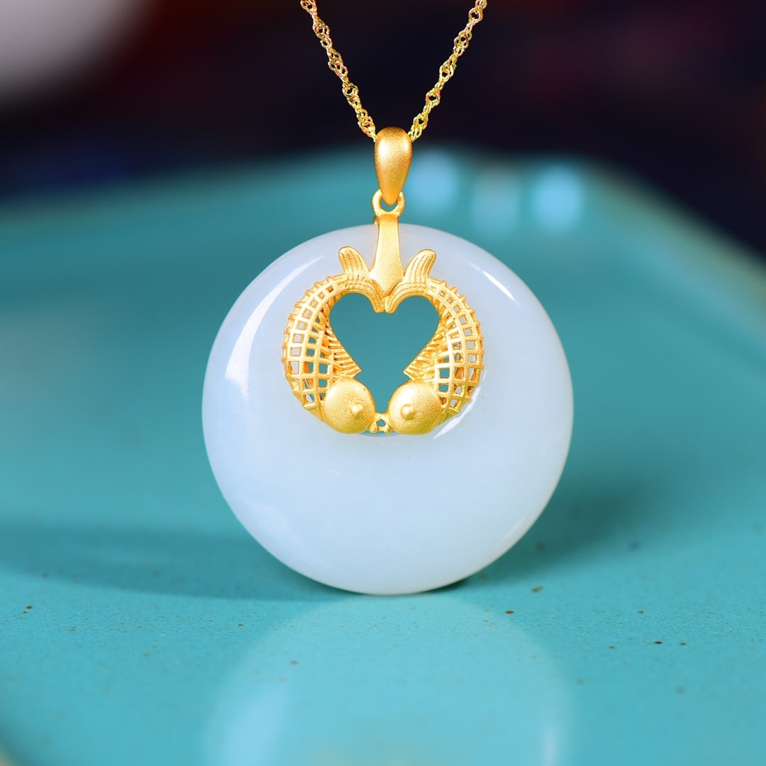 An Exquisite Sterling Silver-Gold Plated Inlaid White Jade Pendant: An Exquisite Sterling Silver-Gold Plated Inlaid White Jade Pendant,Size:40mmx40mm 纯银镀金镶白玉吊坠