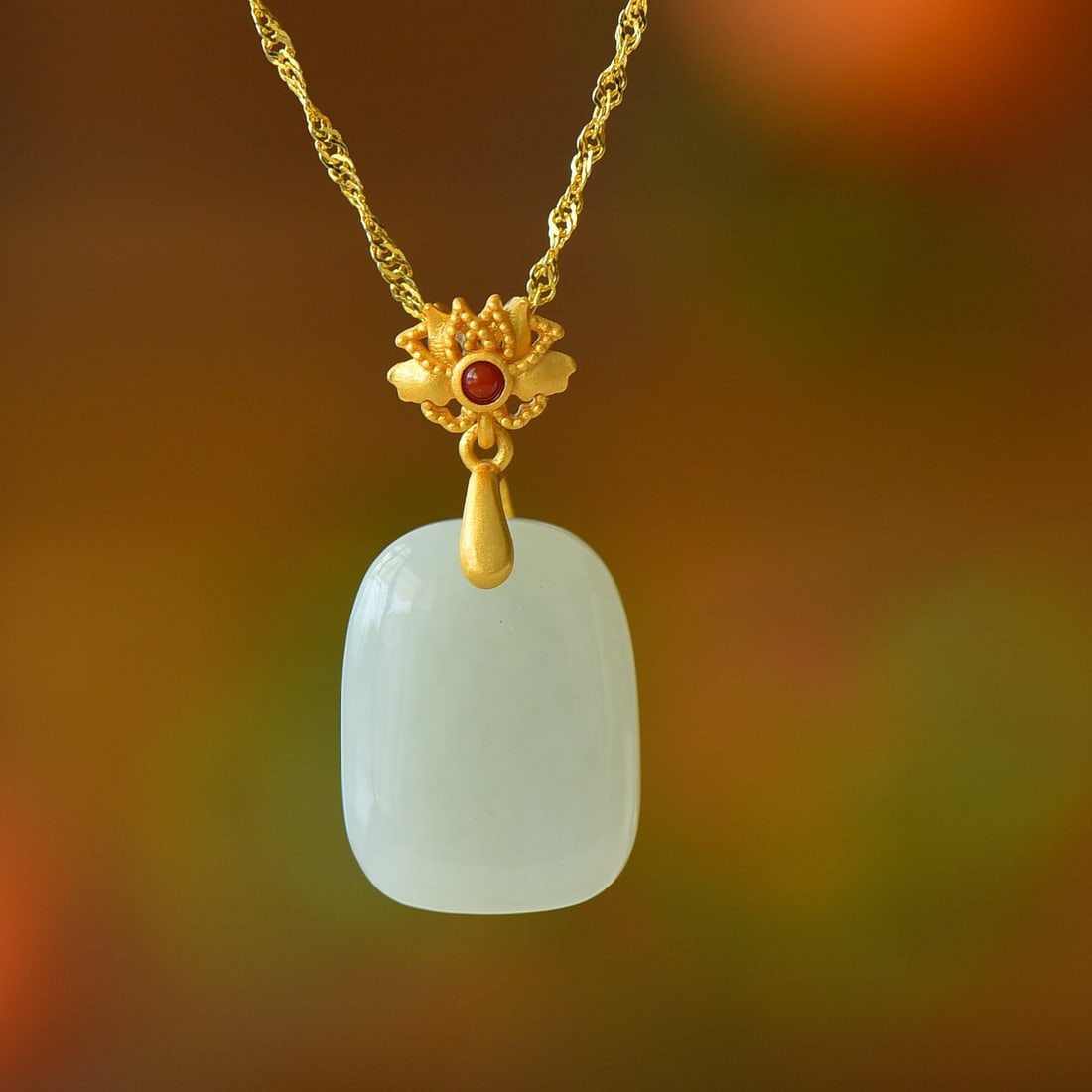 An Exquisite Sterling Silver-Gold Plated Inlaid White Jade Pendant: An Exquisite Sterling Silver-Gold Plated Inlaid White Jade Pendant 纯银镀金镶白玉吊坠